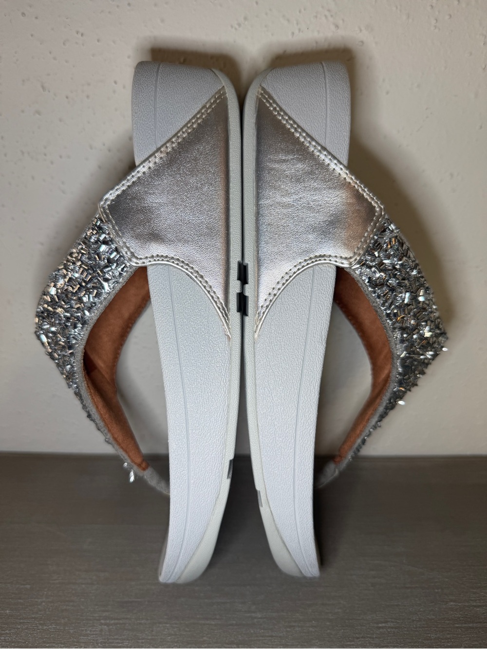 FitFlop Fleur Silver/Pewter Flower Comfort Wedge Flip Flop Thong Sandals US 8 - Picture 5 of 9